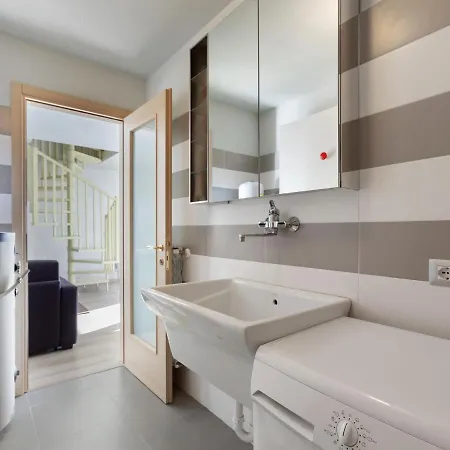 Vakantiehuis Hill View Holiday In With Swimming Pool